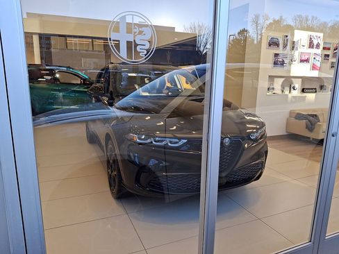 New 2025 Alfa Romeo Tonale image 3