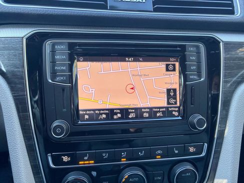 Used 2018 Volkswagen Passat 2.0T SE image 30