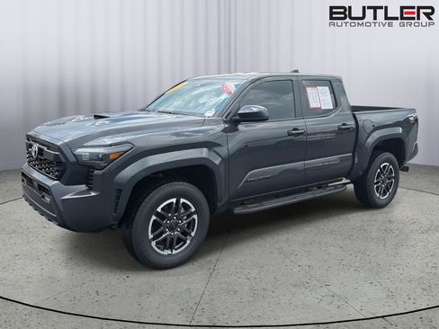 Certified 2025 Toyota Tacoma TRD Sport RWD image 2
