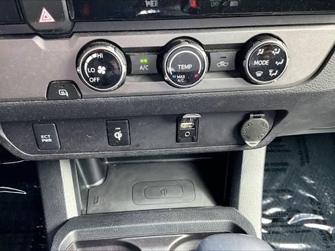 Used 2016 Toyota Tacoma TRD Sport w/ Towing Package image 31