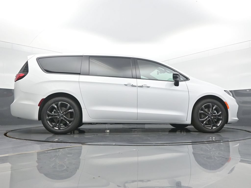 New 2026 Chrysler Pacifica Select FWD image 52
