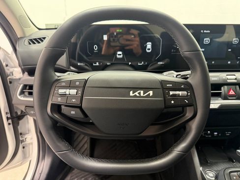 Used 2025 Kia K4 EX image 21