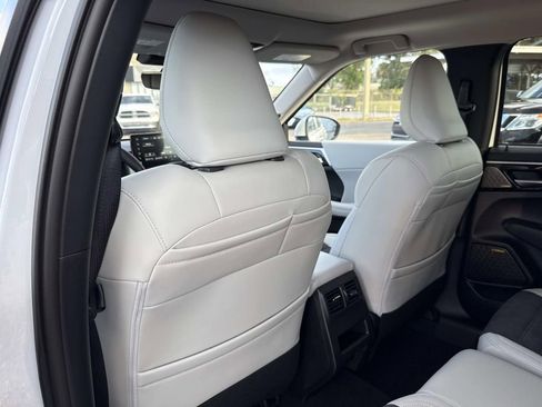 New 2026 Mitsubishi Outlander SE FWD image 12