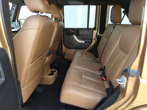 Used 2015 Jeep Wrangler Unlimited Sahara w/ Connectivity Group AWD/4WD image 20