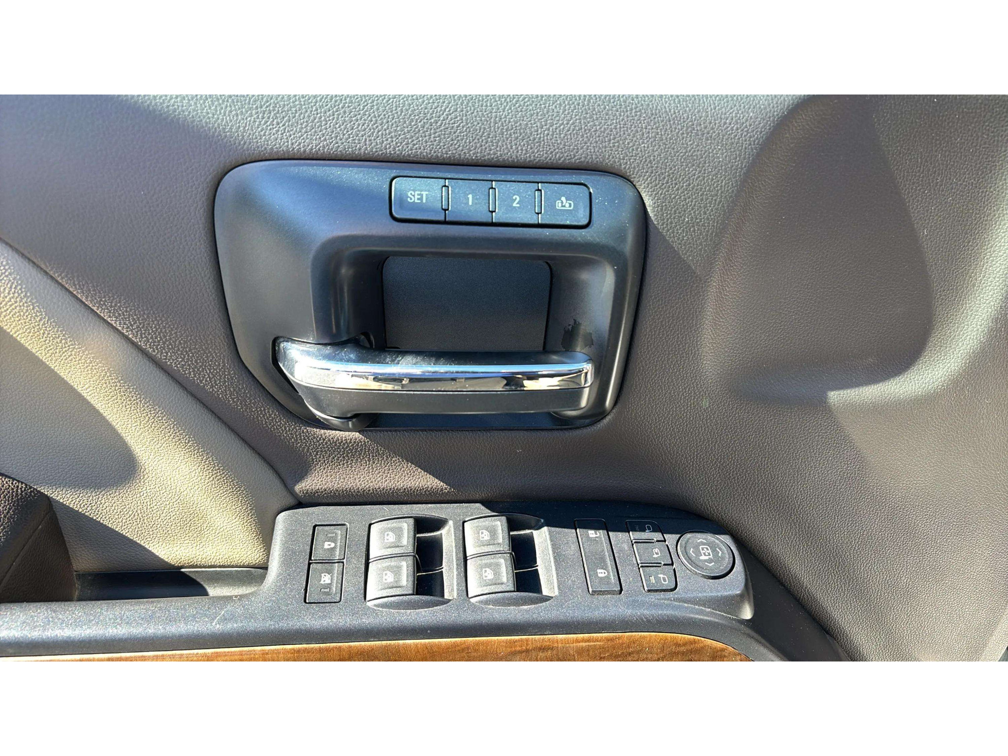 Used 2014 Chevrolet Silverado 1500 LTZ AWD/4WD image 19