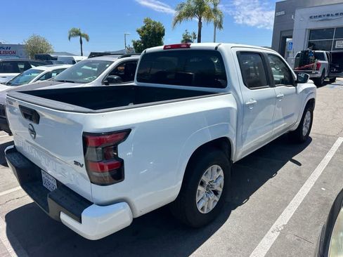 Used 2023 Nissan Frontier SV RWD image 3