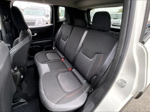 Used 2023 Jeep Renegade Trailhawk AWD/4WD image 19