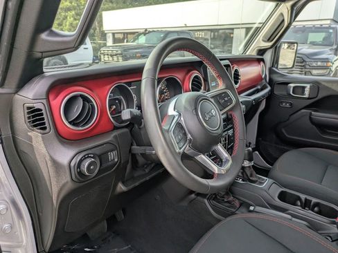 Used 2023 Jeep Wrangler Unlimited Rubicon AWD/4WD image 15