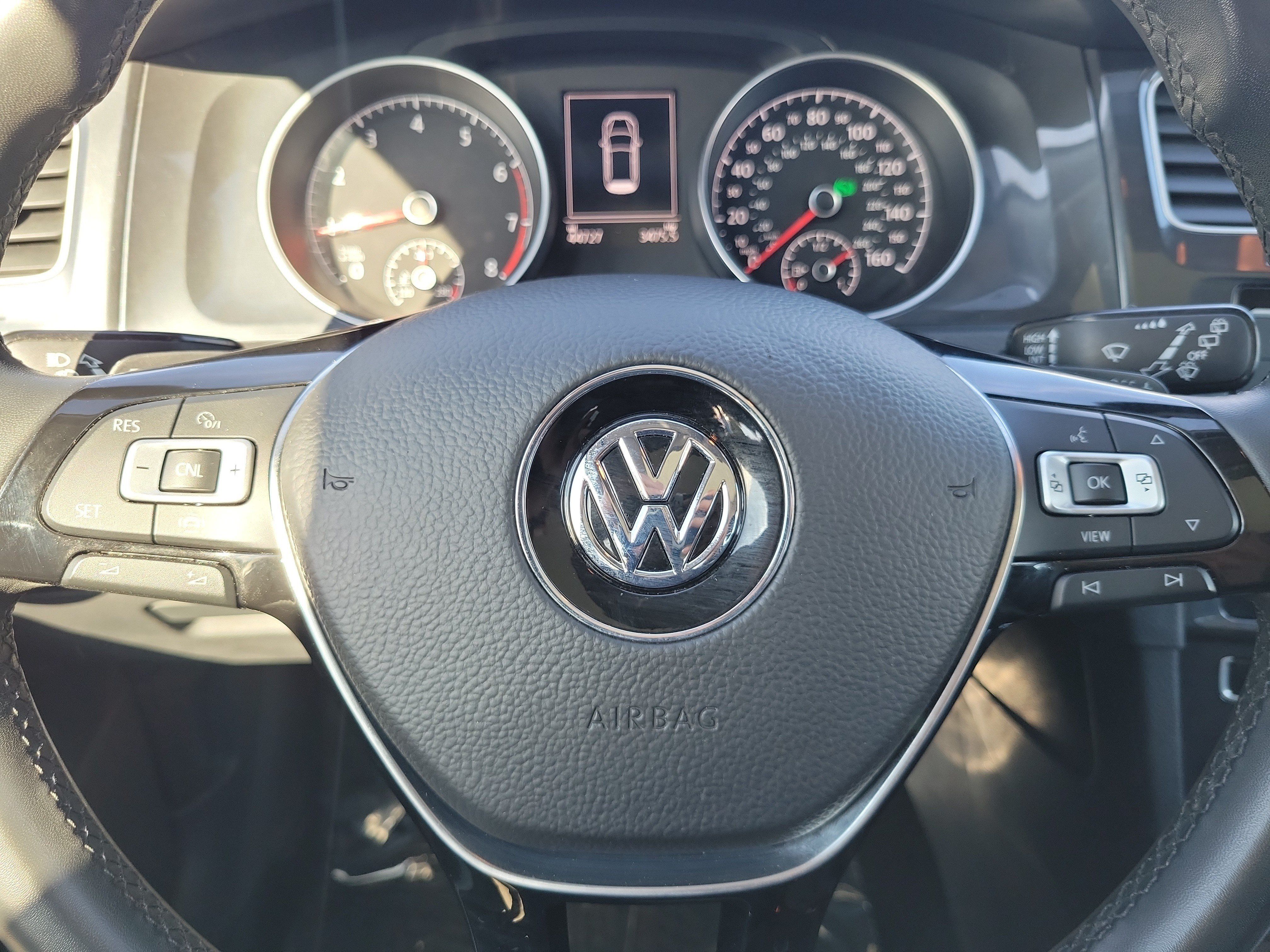 Used 2020 Volkswagen Golf 4-Door FWD image 17