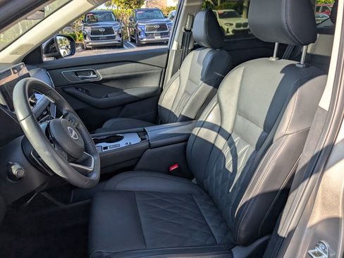 Certified 2024 Nissan Rogue Platinum w/ Platinum Premium Package FWD image 10