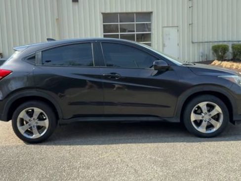 Used 2018 Honda HR-V LX image 3