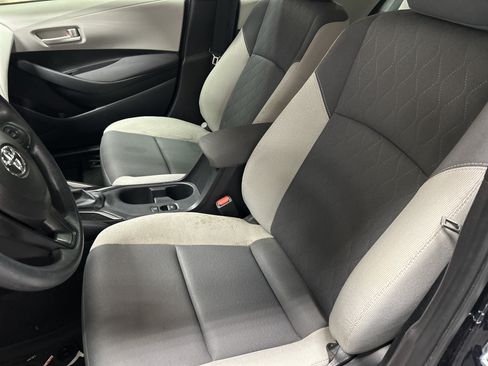 Used 2025 Toyota Corolla LE FWD image 6