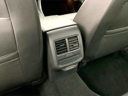 Used 2022 Volkswagen Passat 2.0T R-Line image 34