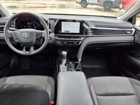 Used 2025 Toyota Camry LE FWD image 11