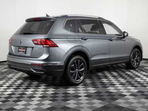 Used 2023 Volkswagen Tiguan SE image 8