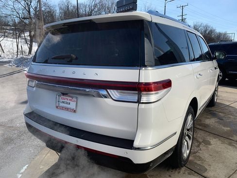 Used 2022 Lincoln Navigator 4WD image 7