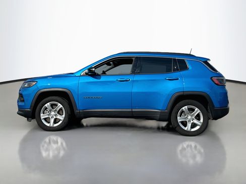 Used 2024 Jeep Compass Latitude w/ Sun and Sound Group AWD/4WD image 4
