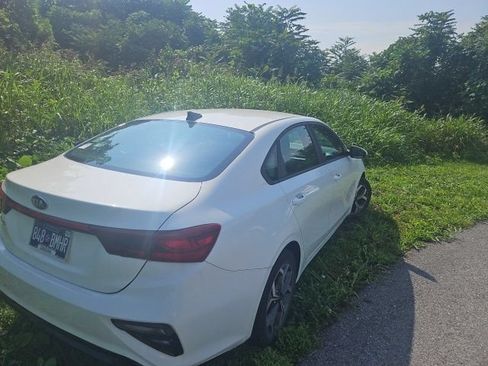 Used 2020 Kia Forte LXS FWD image 4
