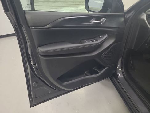 New 2025 Jeep Grand Cherokee Laredo w/ Luxury Tech Group I image 8