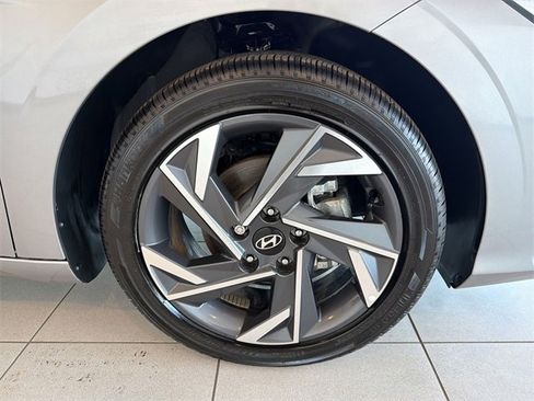 Used 2025 Hyundai Elantra Limited image 14