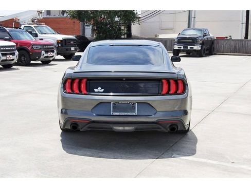Used 2018 Ford Mustang Coupe w/ Black Accent Pkg RWD image 3