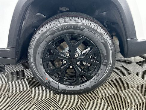 New 2026 Jeep Grand Cherokee Altitude image 17