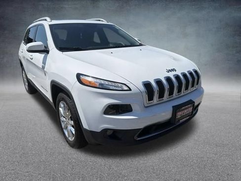 Used 2017 Jeep Cherokee Limited w/ Luxury Group AWD/4WD image 4