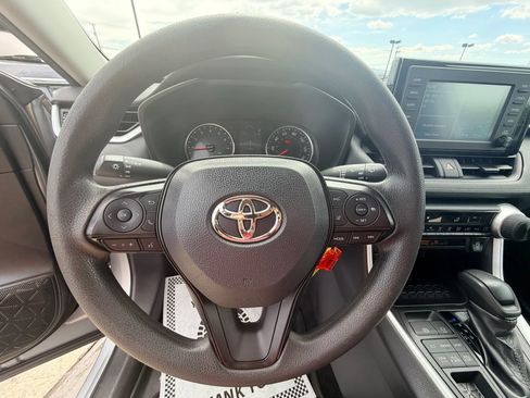 Used 2019 Toyota RAV4 LE image 12