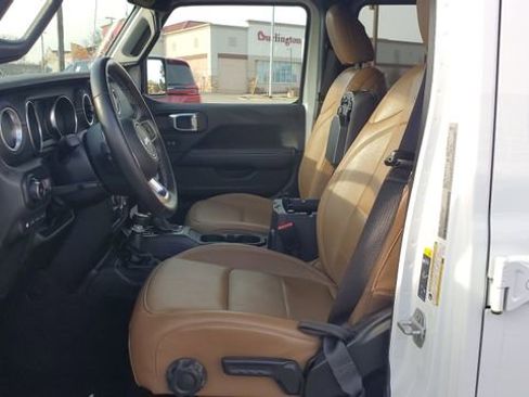 Certified 2022 Jeep Wrangler Unlimited Sahara w/ Cold Weather Group image 4