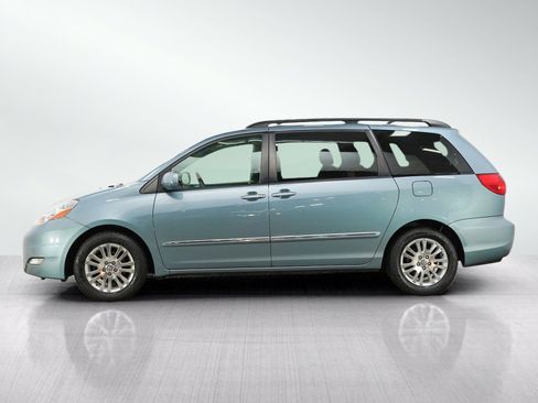 Used 2008 Toyota Sienna XLE Limited FWD image 2