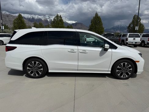 Used 2026 Honda Odyssey Elite image 2