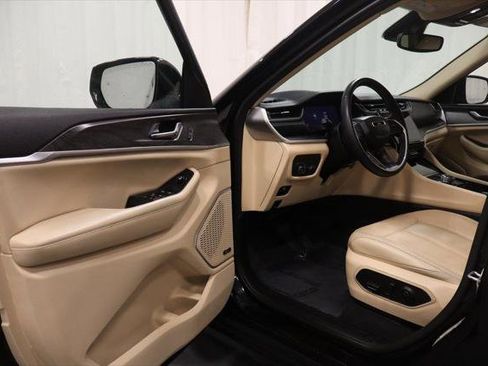 Certified 2022 Jeep Grand Cherokee L Limited AWD/4WD image 10