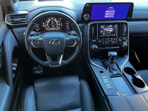 Used 2024 Lexus LX 600 4WD w/ Luxury Package image 10
