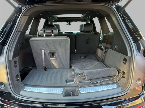 Used 2025 Cadillac XT6 Luxury image 17