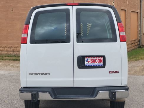 Used 2023 GMC Savana 2500 w/ Driver Convenience Package image 5