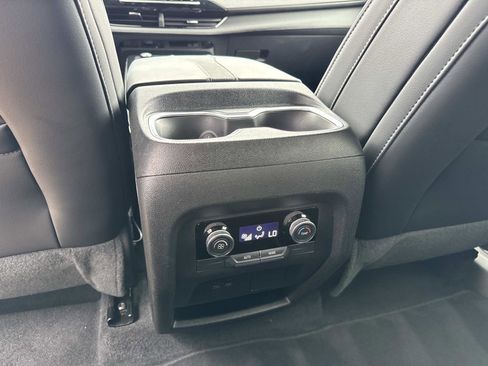 Used 2025 Buick Enclave Preferred image 16