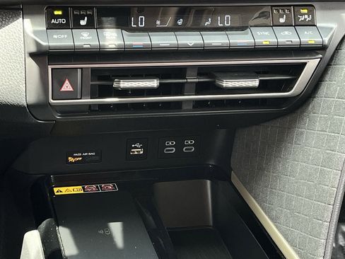 Used 2025 Toyota Camry XLE FWD image 18