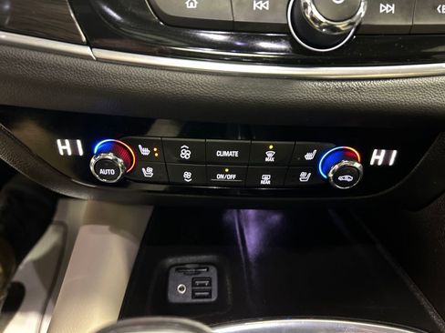 Used 2020 Buick Enclave Premium w/ Sun and Sites Package FWD image 19