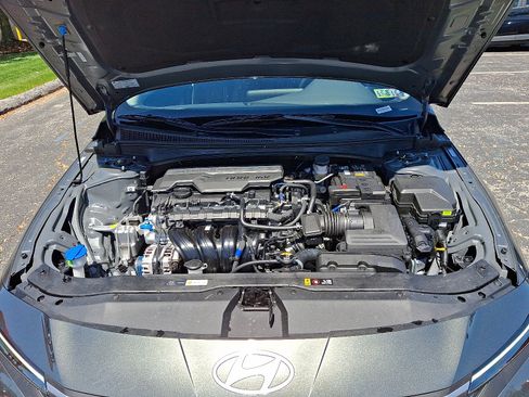 New 2025 Hyundai Elantra SE image 19