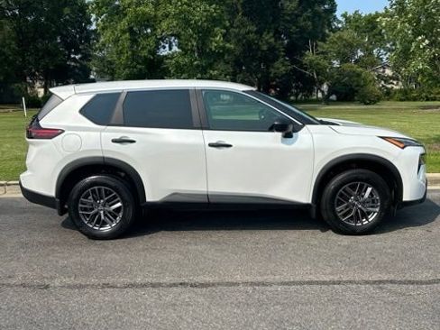 Used 2024 Nissan Rogue S AWD/4WD image 29