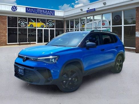 Certified 2025 Volkswagen Taos SE AWD/4WD image 1