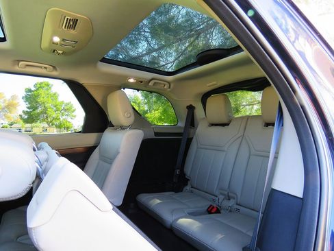 Used 2018 Land Rover Discovery HSE image 22