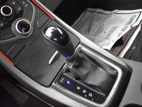 Used 2015 Hyundai Elantra SE image 29