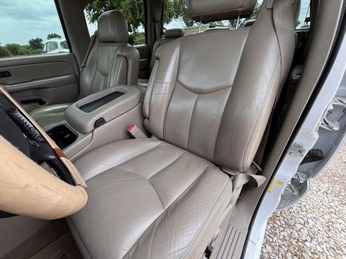 Used 2007 Chevrolet Silverado 2500 LT w/ Heavy-Duty Power Package image 17