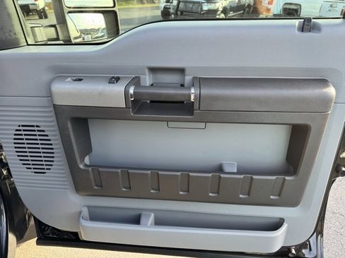 Used 2012 Ford F250 XLT w/ XLT Interior Pkg image 16