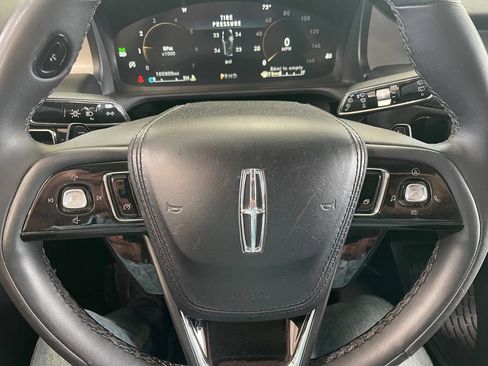 Used 2023 Lincoln Aviator AWD image 12