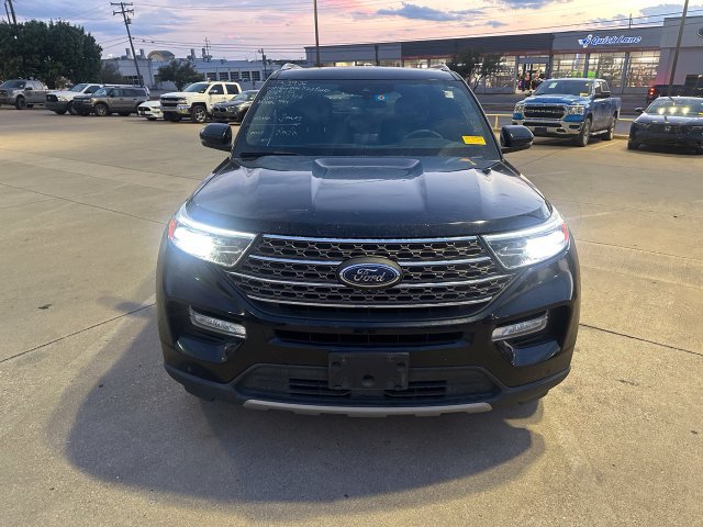 Used 2021 Ford Explorer King Ranch w/ Premium Technology Package RWD image 2
