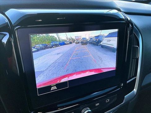Used 2023 Chevrolet Traverse LT FWD image 23