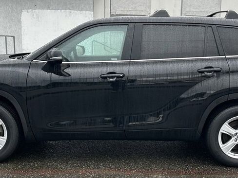 Certified 2023 Toyota Highlander L image 8