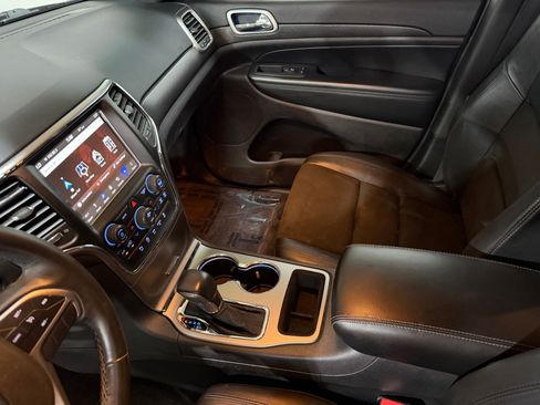 Used 2018 Jeep Grand Cherokee Altitude AWD/4WD image 29